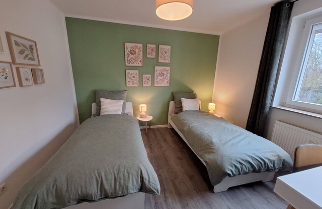 For 4 - parking space for car - Internet