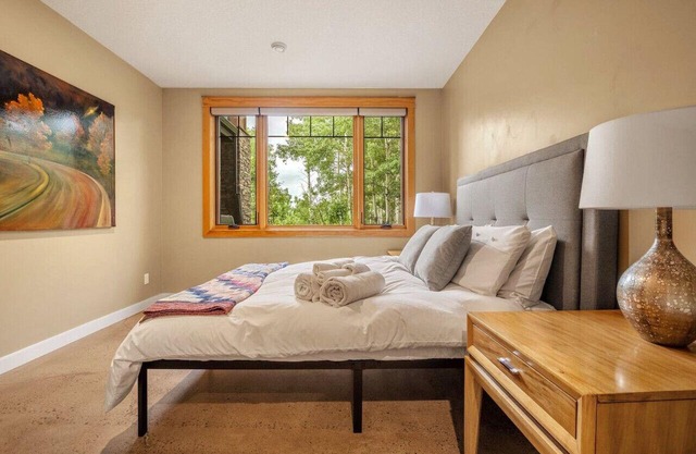 Forest Retreat 2 Acres Free Banff Pass + Views