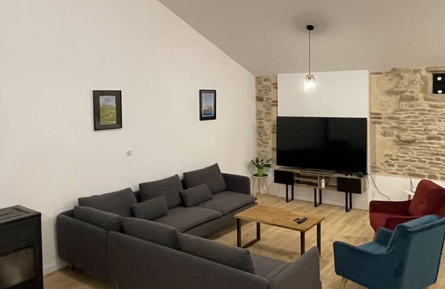 Former renovated winery in the heart of the Mâconnais vineyard