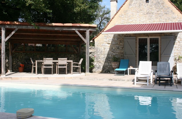 Former sheepfold renovated, quiet, with heated pool.