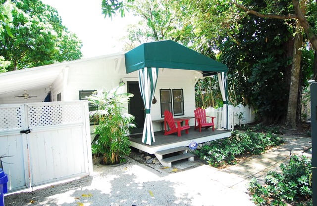 Fort Lauderdale Tiny House on its own lot in Victoria Park near Las Olas & Beach