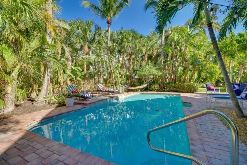 Fort Pierce Escape with Patio - Walk to the Beach!