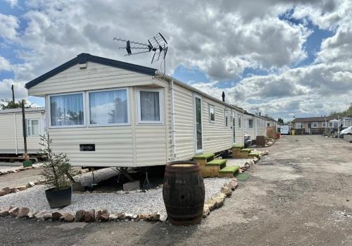 Four-bed Delta Caravan, Uddingston, Glasgow Located in Uddingston, Glasgow at Maryville Caravan Site
