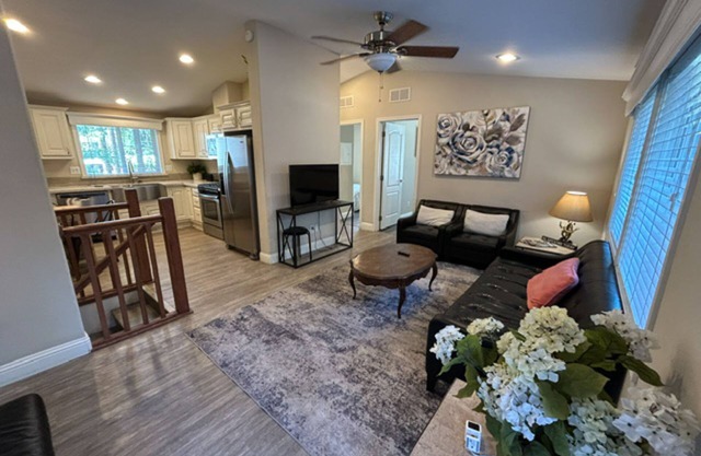 Four Bedroom Home in the Heart of South Lake Tahoe near Ski Resort and Stateline