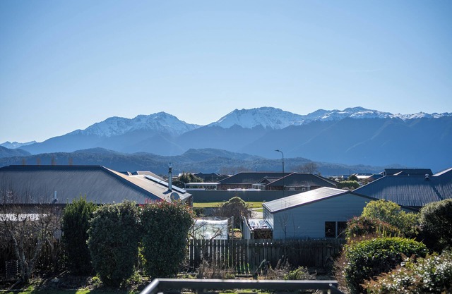 Four Peaks on Matai - Te Anau Holiday Home