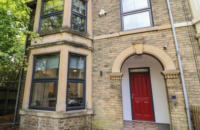 FOUR, romantic in Peterborough