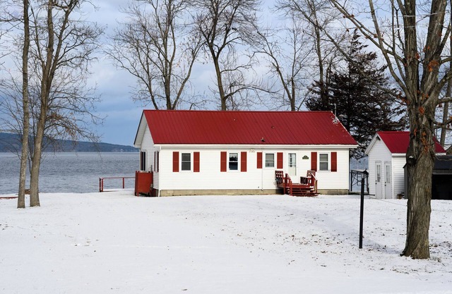 Four Seasons cottage on Lake Champlain waterfront