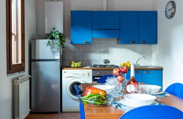 Four Shades of Pisa - Blue Studio Apartment