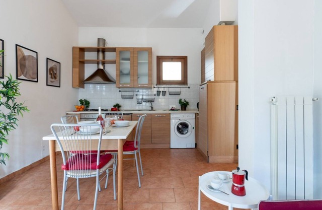 Four Shades of Pisa - Red Apartment