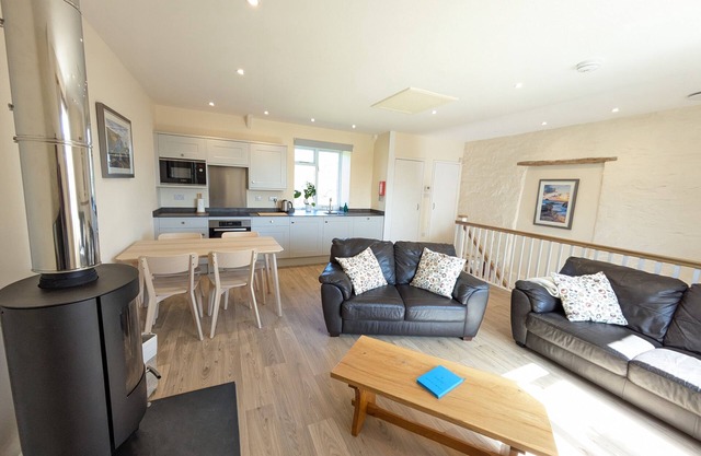 Fox Park Cottage - sleeps 4 guests in 2 bedrooms