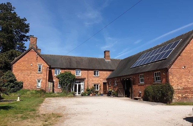Foxes' Retreat: Peak District S/C Farm Stay