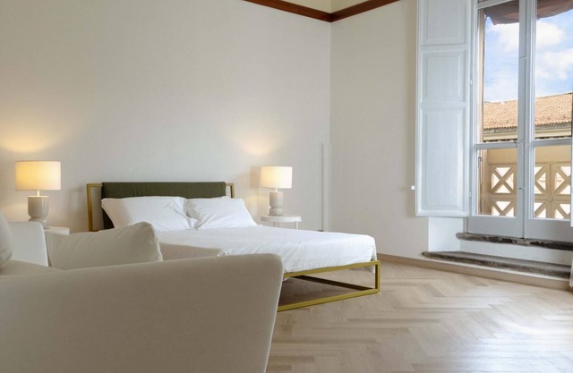 Frame Bologna [Queen suite with private ensuite bathroom]