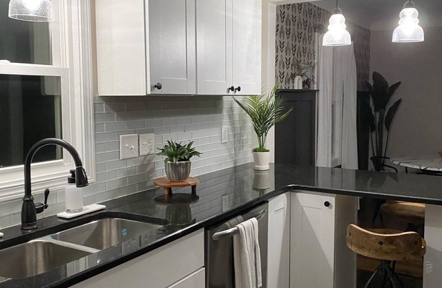 Frankenmuth - cozy 3 bedroom right on Main Street