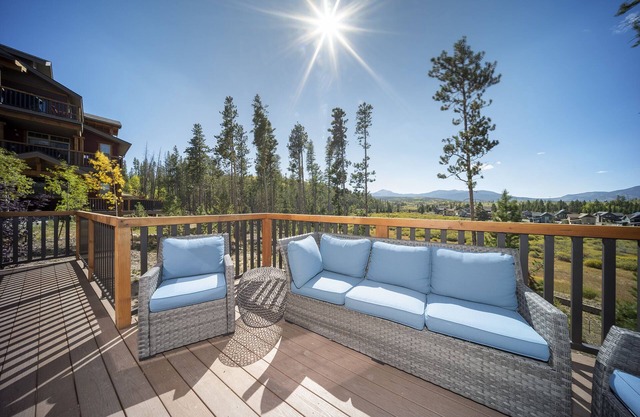 Fraser retreat w/shuttle & scenic views