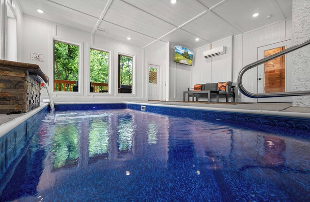 Free Attraction Passes! Indoor Heated Pool, Hot Tub, Arcade Games, Putt Putt