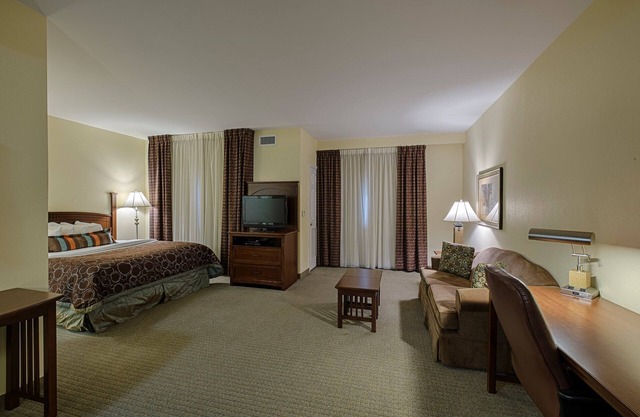 Free Breakfast. Indoor Pool. Gym. Great for Business Travelers!