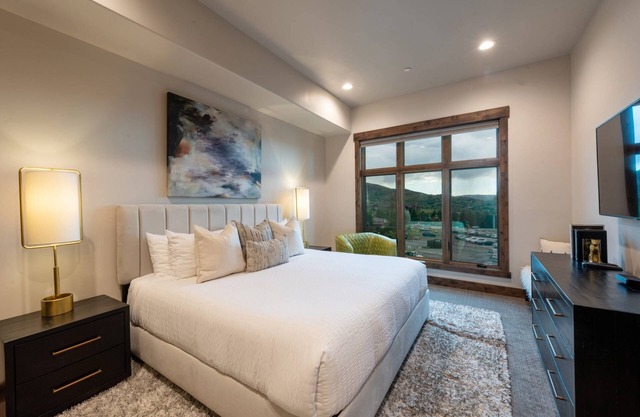 *FREE Golf & Sup Rentals* Luxe Canyons Retreat | Outdoor Pool | Fitness Center | Hot Tub