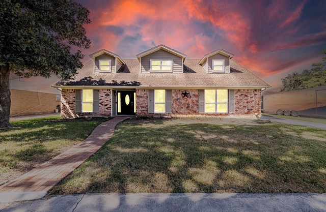 FREE NIGHT! Sleeps 20, Private Pool, Hot Tub