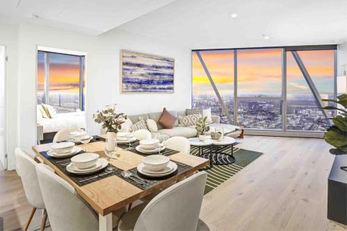 Free Parking Lux Cityscape 3 Bedroom 2 Bath with Pool, Gym, and Sauna