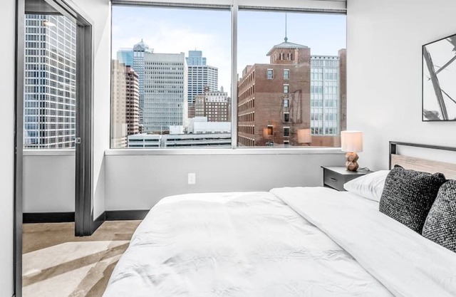 Free Parking Views StreetCar Downtown Location