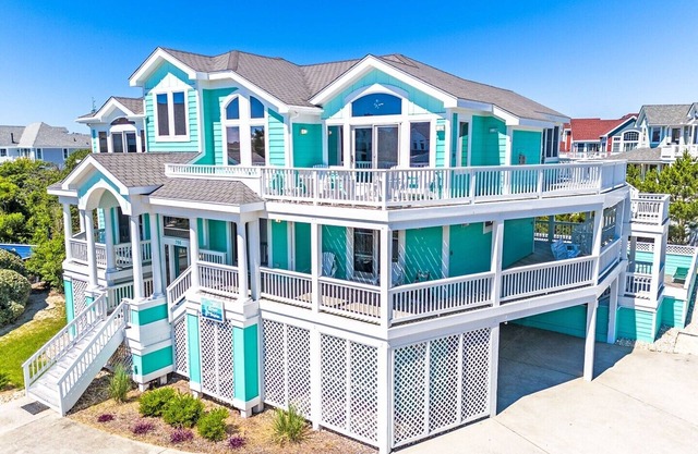 Free pool heat, hot tub, elevator, chefs kitchen, gated community with tennis, lap pools, ocean f.