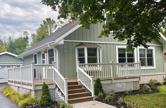 Fresh & Modern Cottage 3-Min Walk to Stunning Lake Huron Sandy Beach