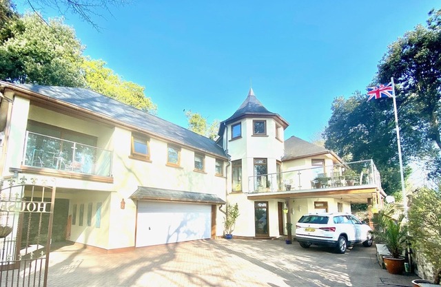 FRESHLY RE-LISTED IN JUNE 2022 - Vacancies available in July and August!