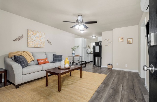 Fresno Apartment, Laundry Access, Next to Gazebo Gardens!