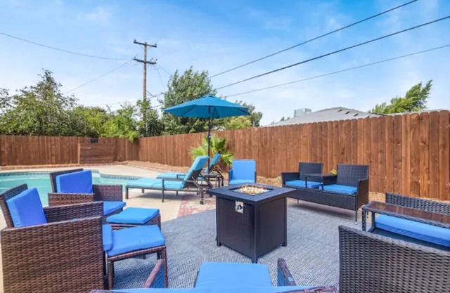 Fresno House | Pool | Fire Pit | Garage | 3/2:Wow!