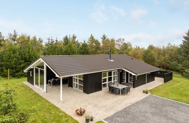 "Frida" - 700m from the sea by Interhome