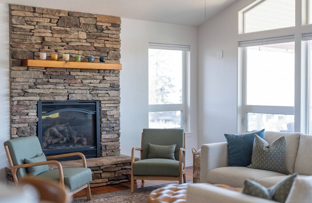 Friday Bay Retreat – Upper Level Getaway With Gorgeous Views