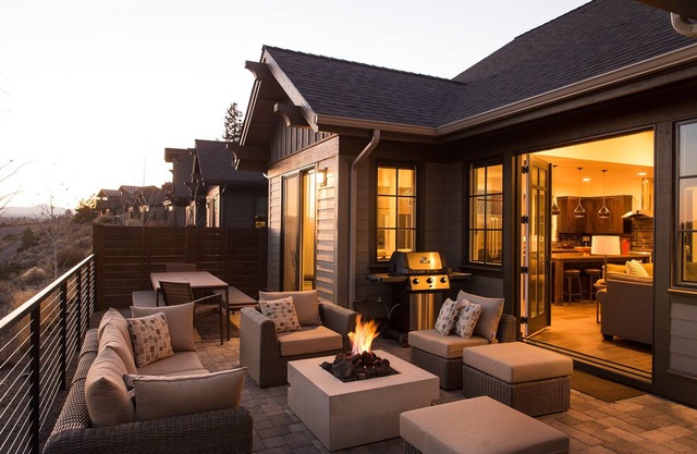 Friendcation in Bend ~ hot tub ~ bunk beds ~ resort pool + amenities ~ golf ~🐶