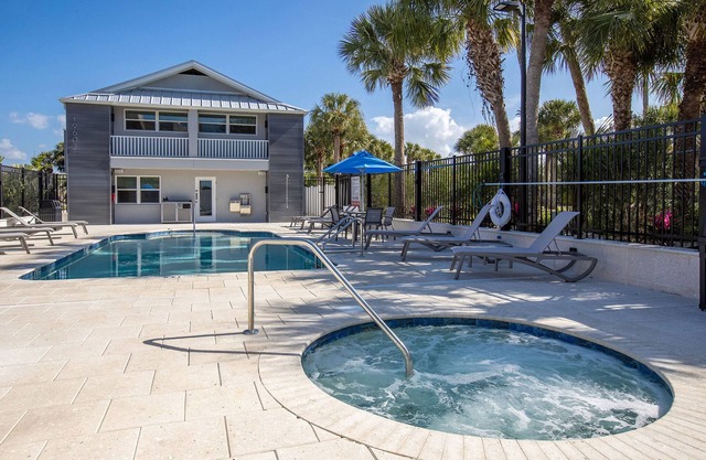 Friends Getaway! Near Smugglers Cove Adventure Golf, Kitchen, Bbq Facilities. Outdoor Pool