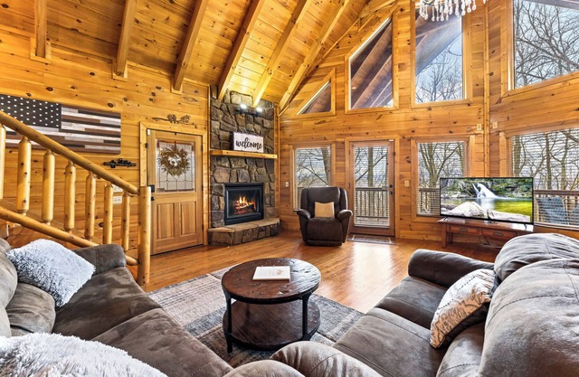 Friends in High Places - 4 BDR family home with Hot Tub & Gaming!