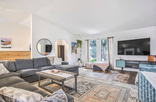 Friendship Fortress~ Garden of the Gods Villa~ 12+