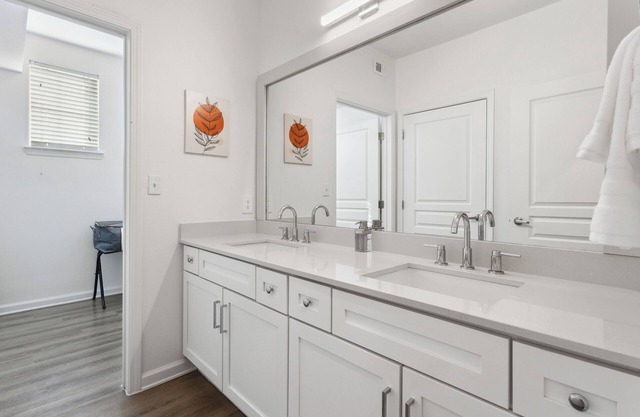 Frisco Executive Sleek Suite Pool & WIFI
