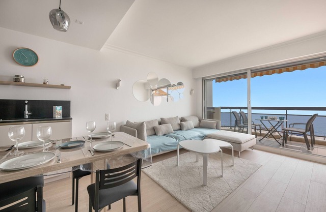 Front and sea view for 4 - 20m La Baule beach