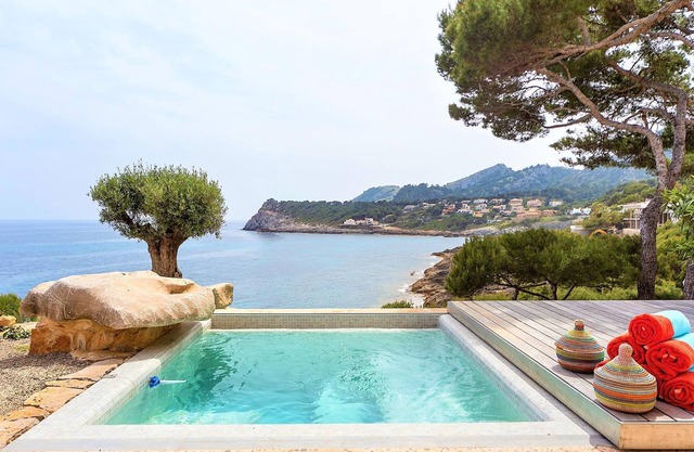 Front-Line Sea Villa In Mallorca. Up to 6 Guests