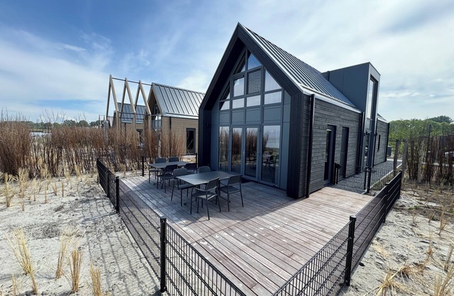 Front row - with fence - Premium BeachHouse Deck Eight