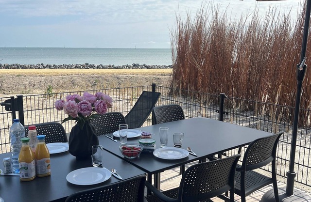 Front row - with fence - Premium BeachHouse Strandgut