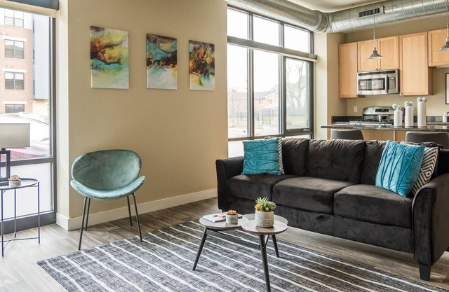 Frontdesk | Relaxing + Open 1BR Apt near Downtown