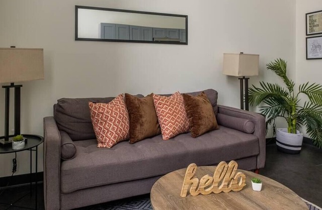 Frontdesk | Signature 1BR Apt with Washer & Dryer