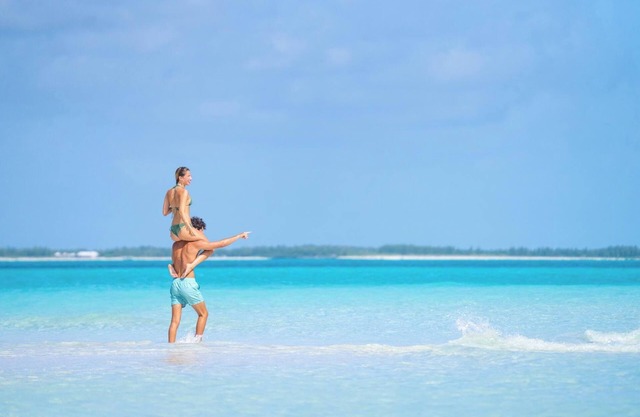 FRONTLINE Condo with SENSATIONAL bidirectional views of Treasure Cay Beach!