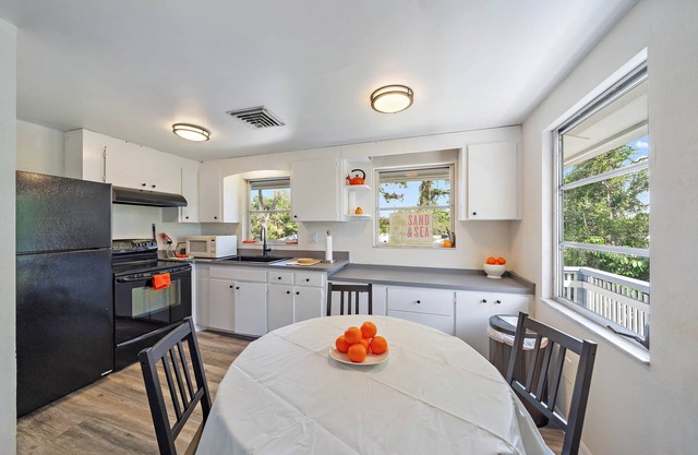 Full Duplex Nokomis Beach .7 Miles from The Beach