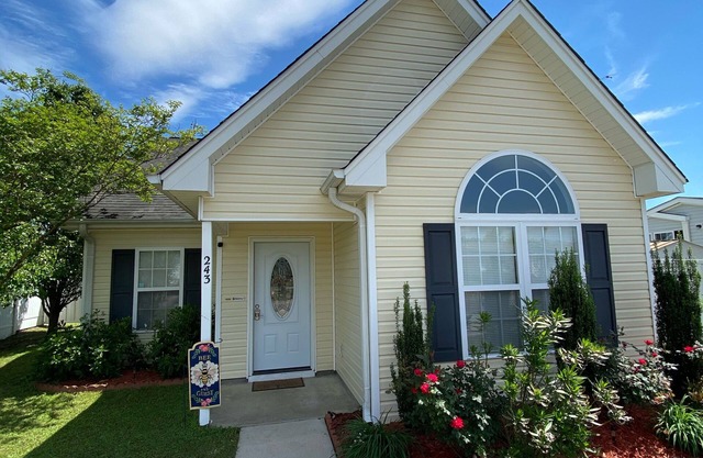 Full House with 2-Master Bed/Bathrooms - 4-Bedrooms 3-Bathrooms