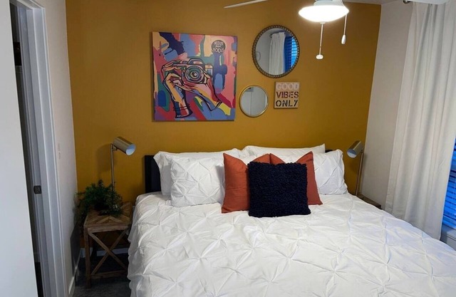 Full Kitchen-YouTubeTV-Smart Locks/King Bed/Top Fl