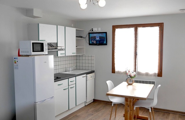 fully equipped studio - wifi - in mountain village - view of the 3 valleys