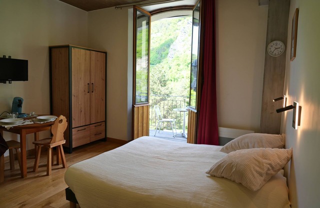 Fully-equipped studio - double bed