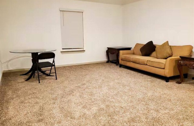 FULLY FURNISHED FAMILY PARADISE: Enjoy Life in this spacious & serene space.