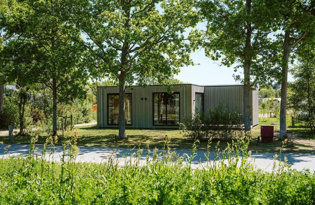 Fully furnished holiday home for six people, close to all amenities in the park.